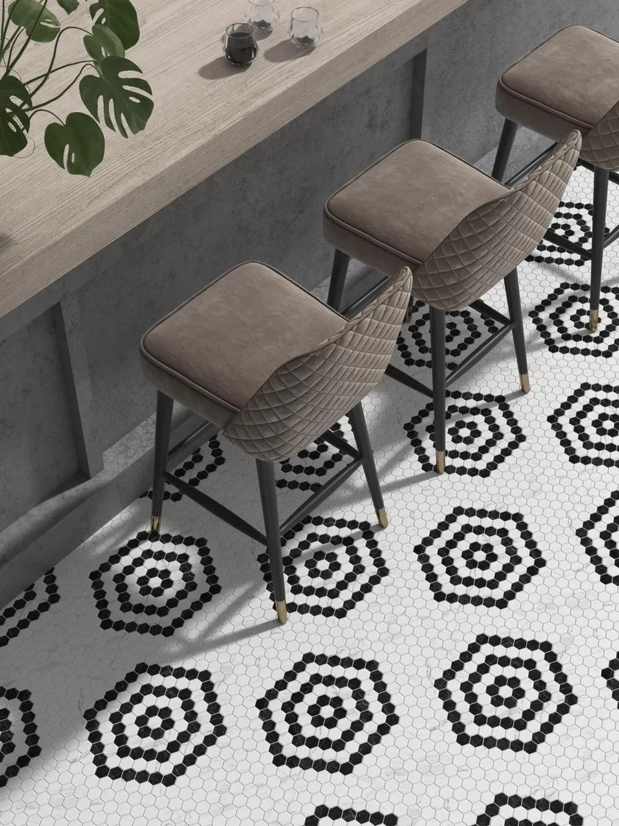 Suelo de mosaico hexagonal blanco y negro